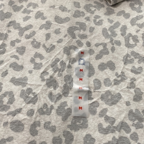 Old Navy Womens Animal Print Long Sleeve Cozy Oversized Soft Top Sweater Size M - Picture 11 of 11